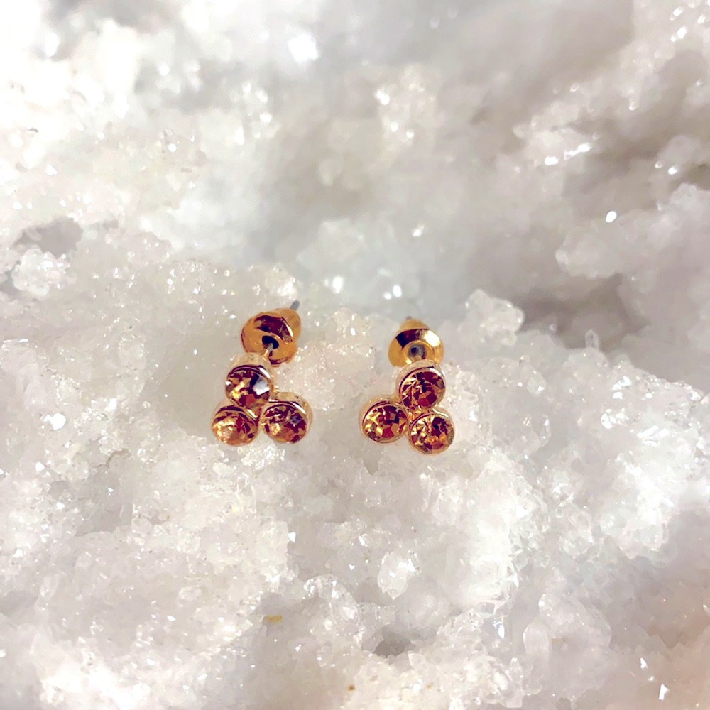 3/$30 Nwt Amber Color Rhinestone Earrings